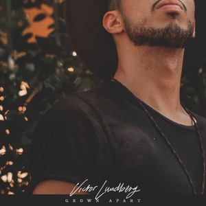 骚娘们扣屄自慰
