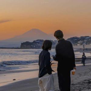 骚娘们扣屄自慰
